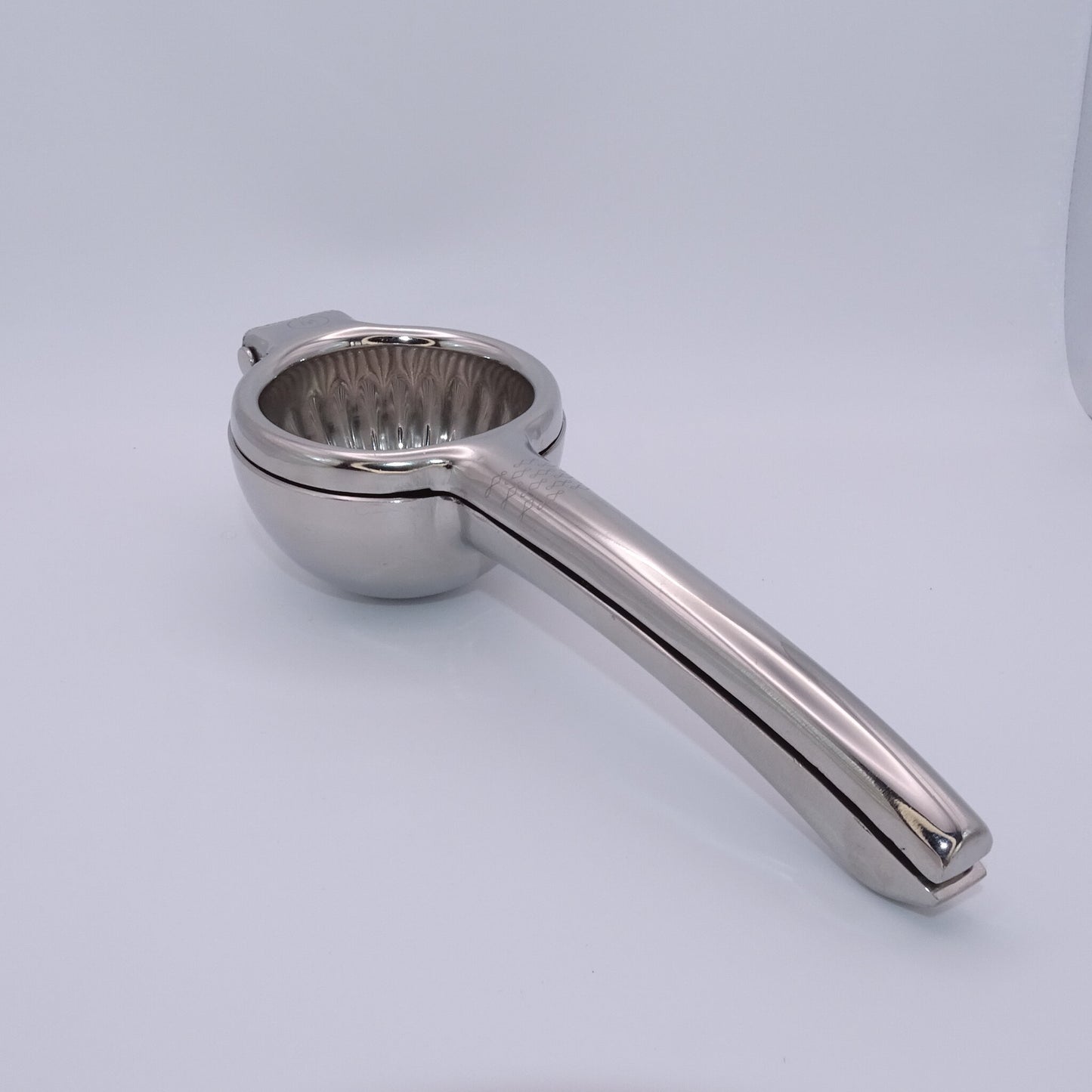 Mexican Elbow Citrus Press "Merlin" by Bonzer