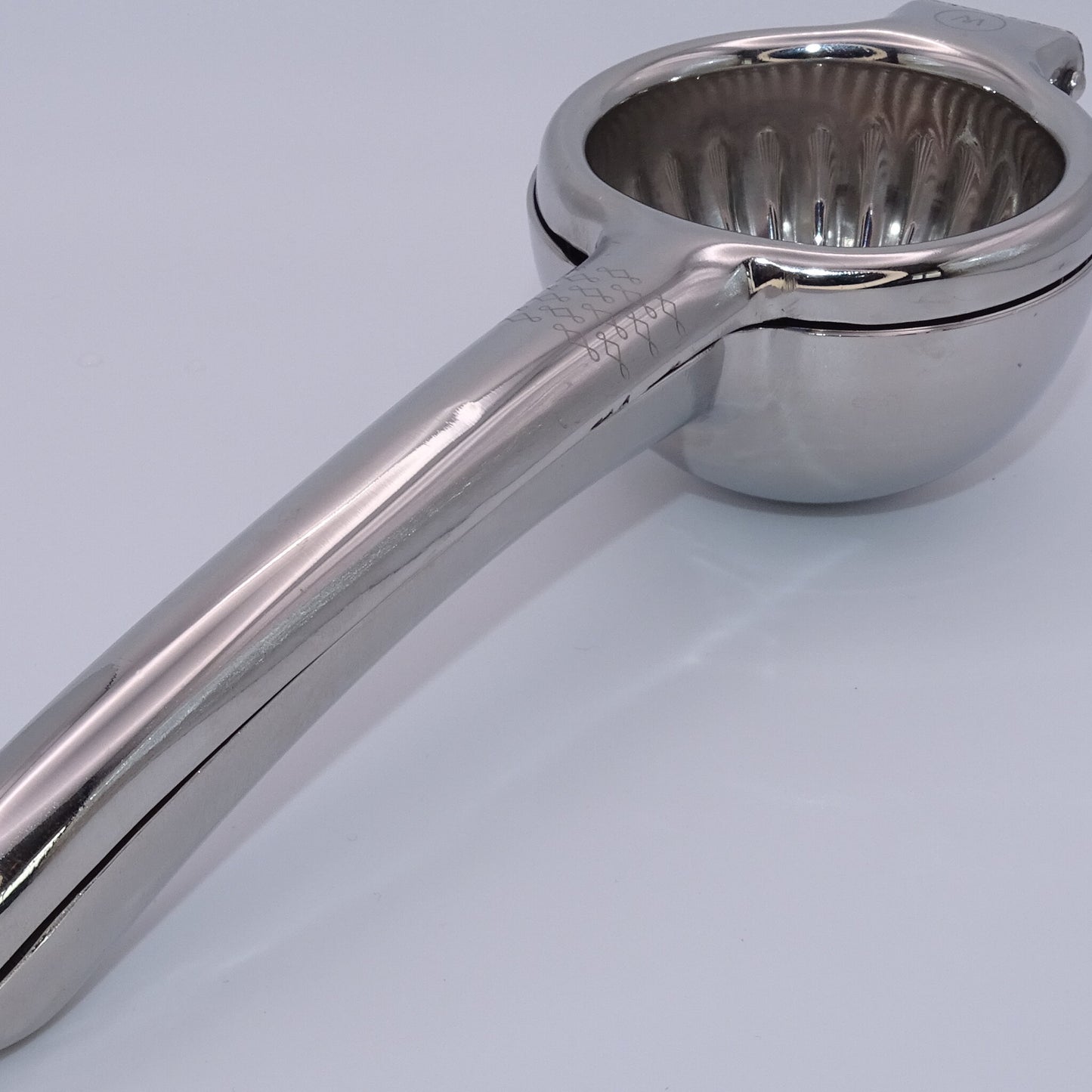 Mexican Elbow Citrus Press "Merlin" by Bonzer