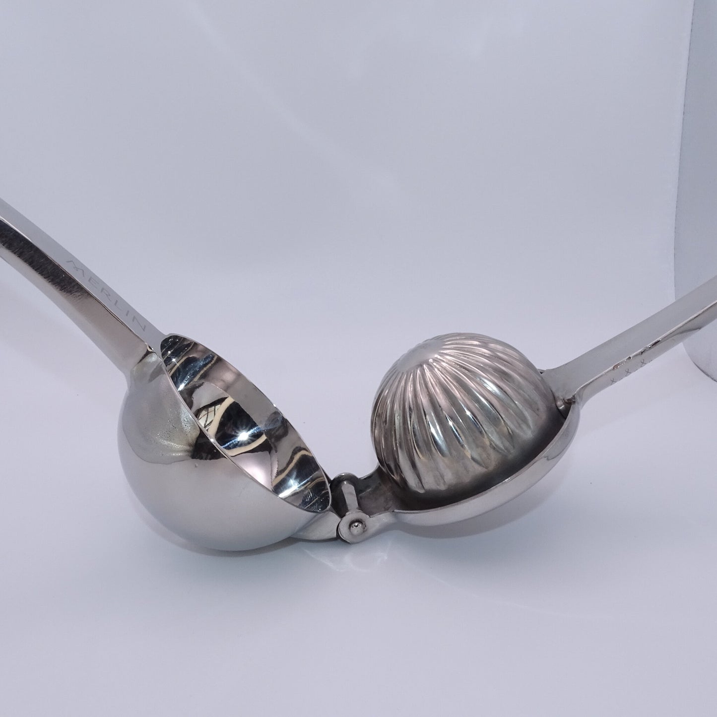 Mexican Elbow Citrus Press "Merlin" by Bonzer